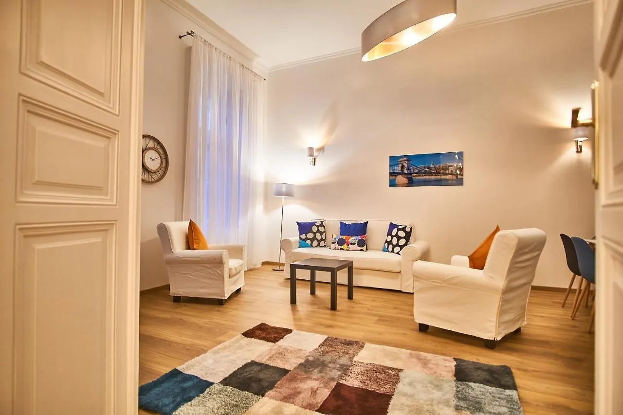 D20 Apartman | בודפשט דירה