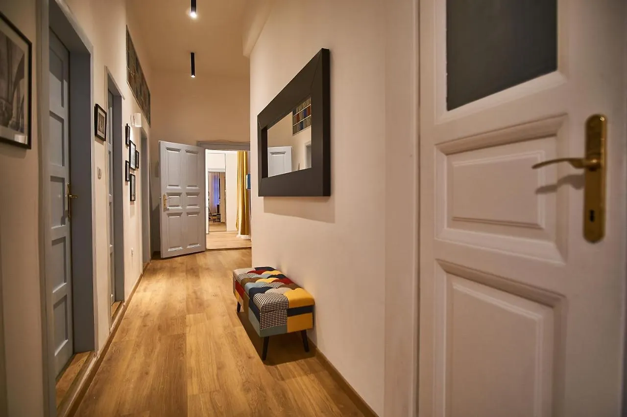 D20 Apartman | בודפשט דירה